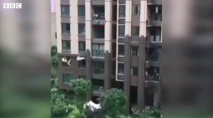 La impresionante caída de un niño de tres años desde un sexto piso y cómo sobrevivió - Fuente: BBC