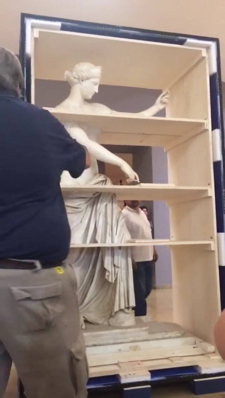 El montaje de la escultura de Afrodita - Fuente: Museo Nacional de Bellas Artes