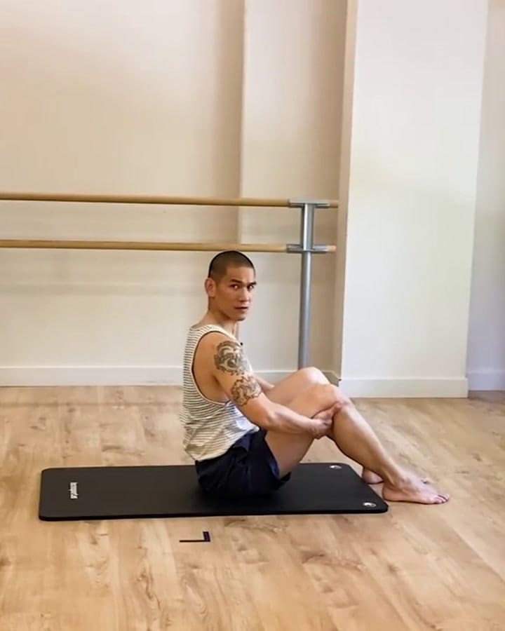 Cómo hacer un Half roll back en pilates