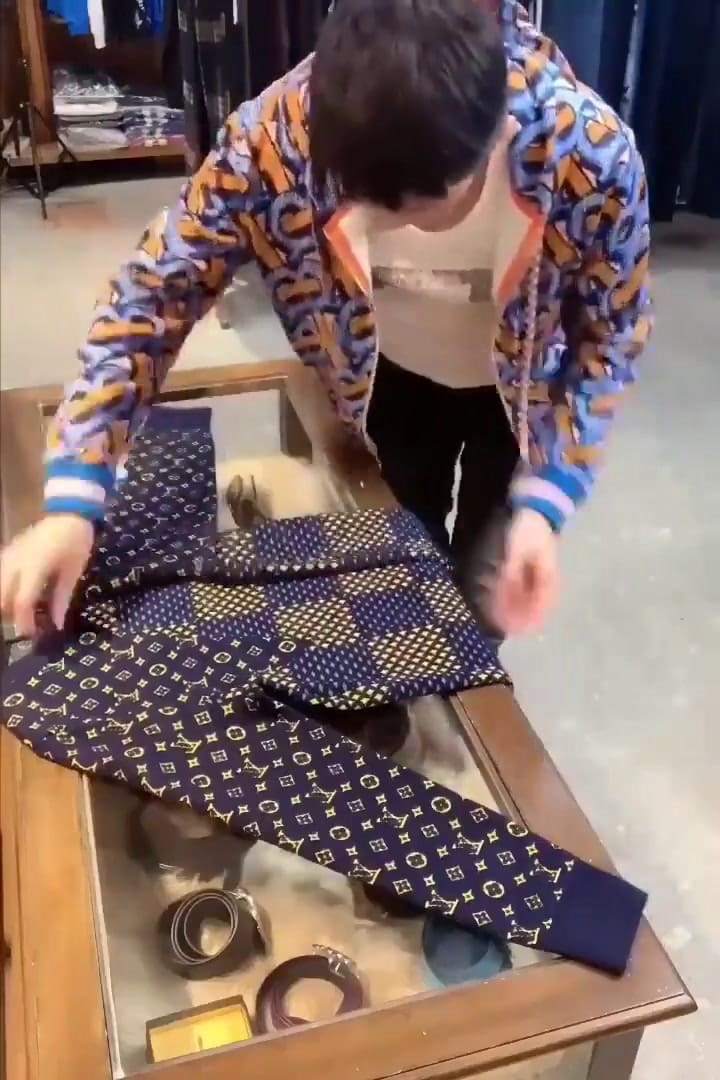 Mostró el truco definitivo para ahorrar espacio en la valija y se volvió viral