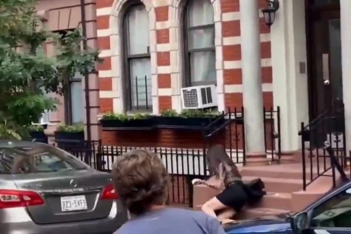 La brutal caída de Anne Hathaway en el rodaje de El diablo viste a la moda