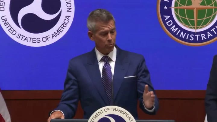 El secretario de transporte Sean Duffy anunció unammedida que reducirá los vuelos