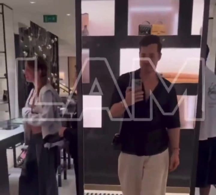 Tini Stoessel y Rodrigo De Paul de compras
