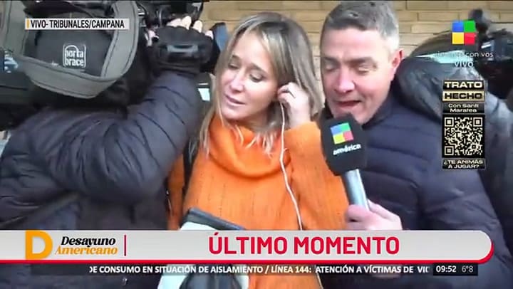 El abrazo de Julieta Prandi con su hermana Natalia en la puerta de los Tribunales de Campana
