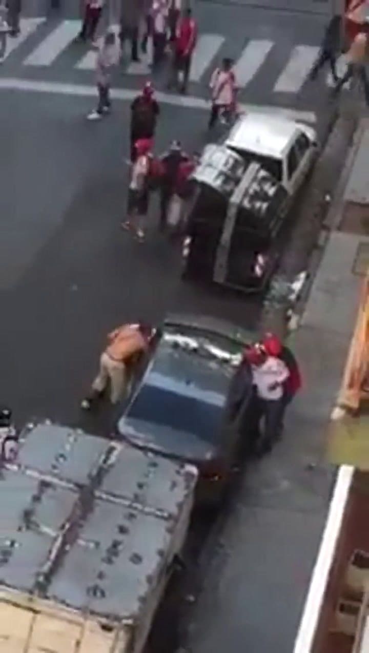 Robos y violencia a las afueras del Monumental - Fuente: Twitter