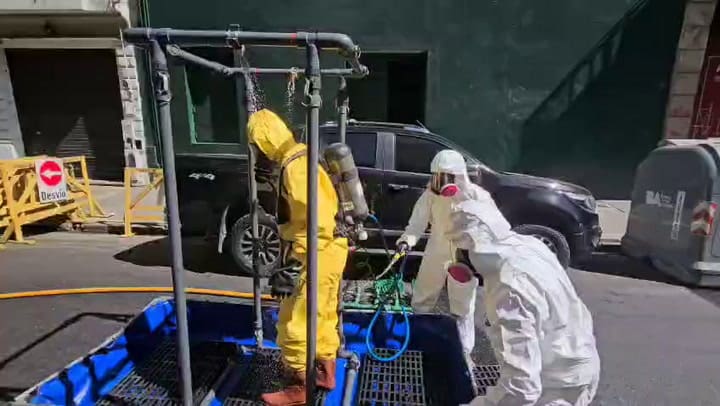 Una encomienda con ácido muriático intoxicó a 8 personas en pleno centro porteño: así fue el operativo para neutralizar el líquido tóxico