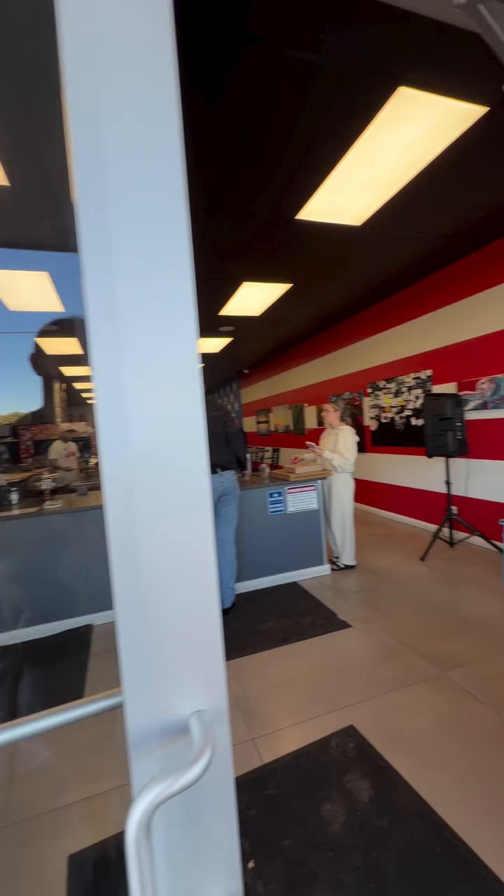 Un hombre de Florida utilizó las iguanas congeledas para crear una pizza