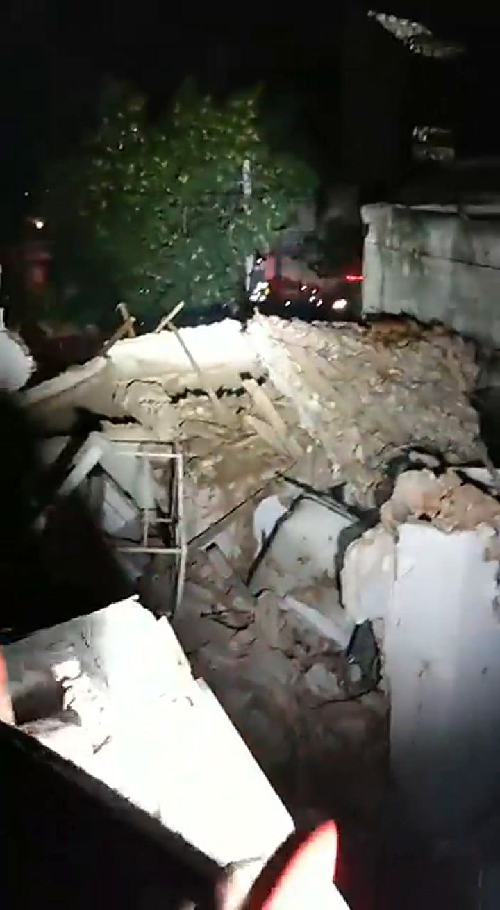 Volvieron de las vacaciones, prendieron la luz para ingresar a su casa y la vivienda estalló