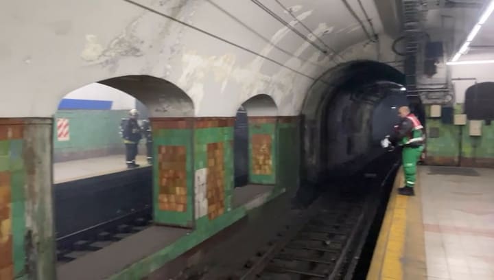 Subte. La línea C está interrumpida por presencia de humo (1)