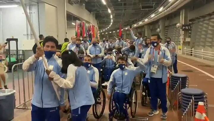 La delegación argentina minutos antes de entrar al estadio olímpico