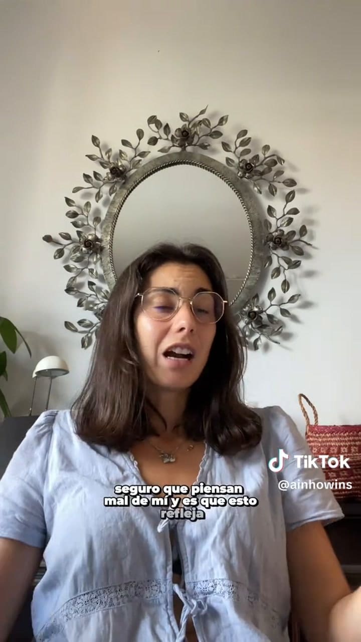 Ainhoa Vila explica cómo reconocer la ansiedad social en otra persona
