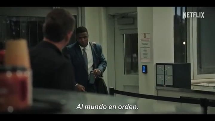 Una casa llena de dinamita, tráiler oficial