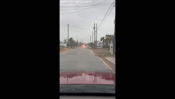 Un tornado volteó un edificio en Panama City Beach