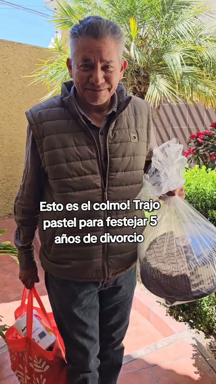 Sorprendió a su exesposa con una torta por los cinco años de divorcio y su historia se hizo viral