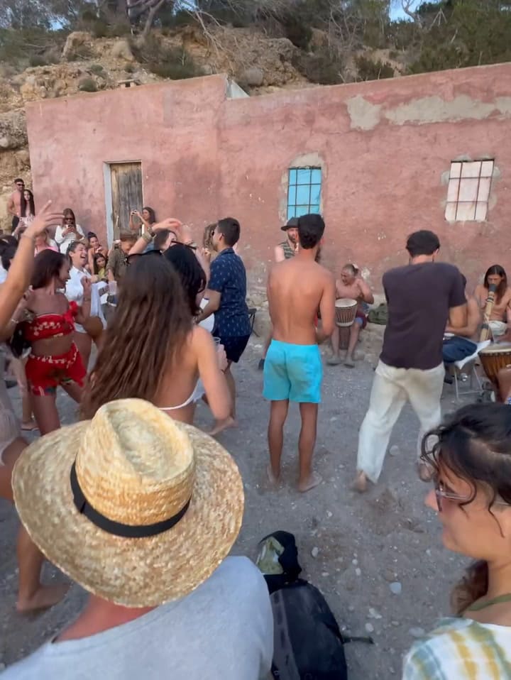 Nico Occhiato subió un video de una fiesta en Ibiza a la que asistió con Flor Jazmín