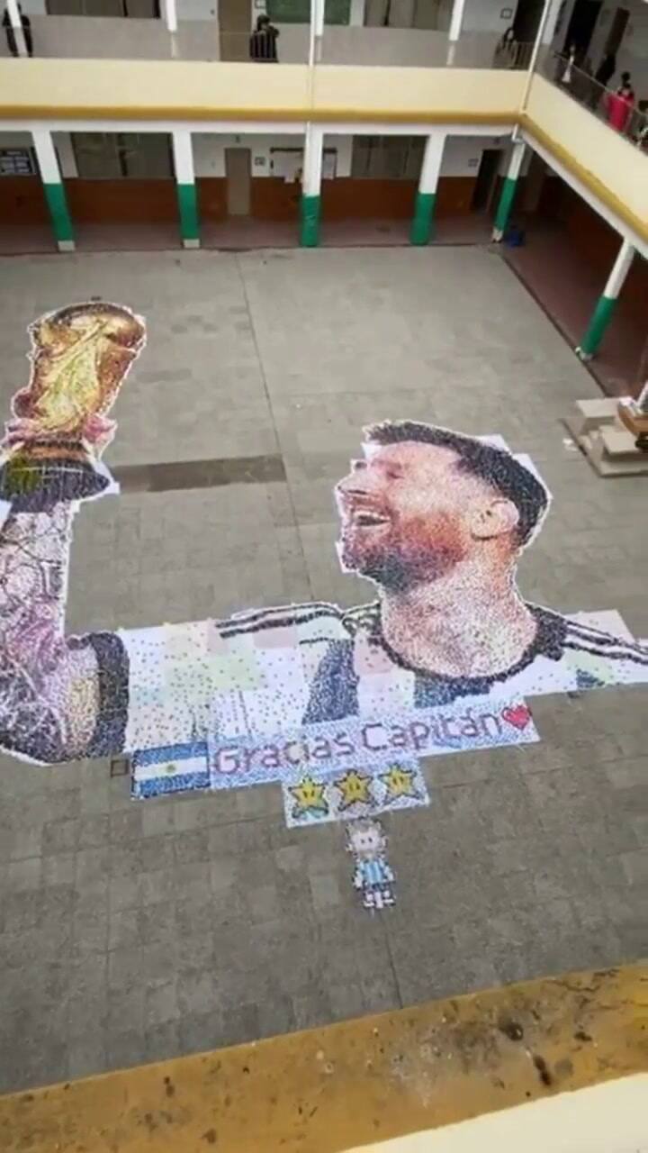 Recrearon una foto de Lionel Messi con tapitas de plástico y el resultado sorprendió a todos