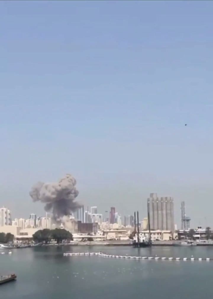 Se escuchan explosiones en Baréin, donde hay una flota de EE.UU.