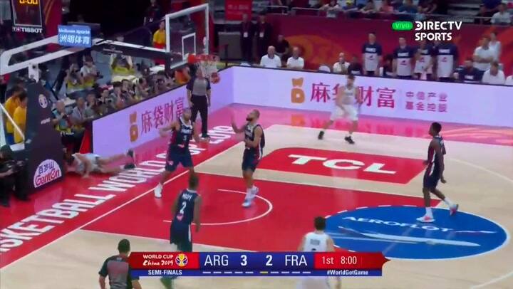 Gran defensa de Delia y otro doble de Scola costa a costa