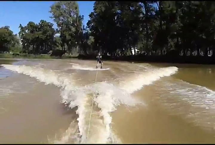 Claudio Pizzini es fanático del wake board