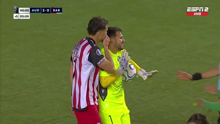 El gesto del arquero de Audax Italiano que enfureció a los jugadores de Barracas Central
