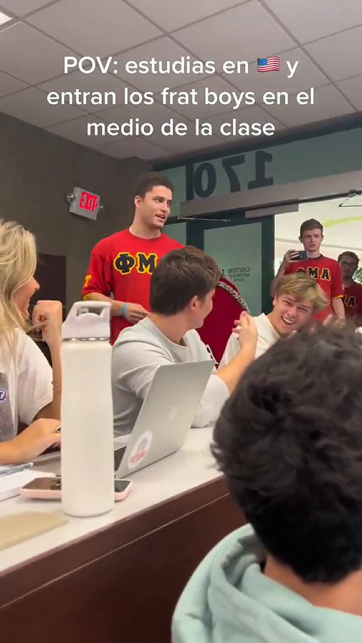 La estudiante argentina grabó todo el concierto que ofreció la fraternidad a uno de sus compañeros