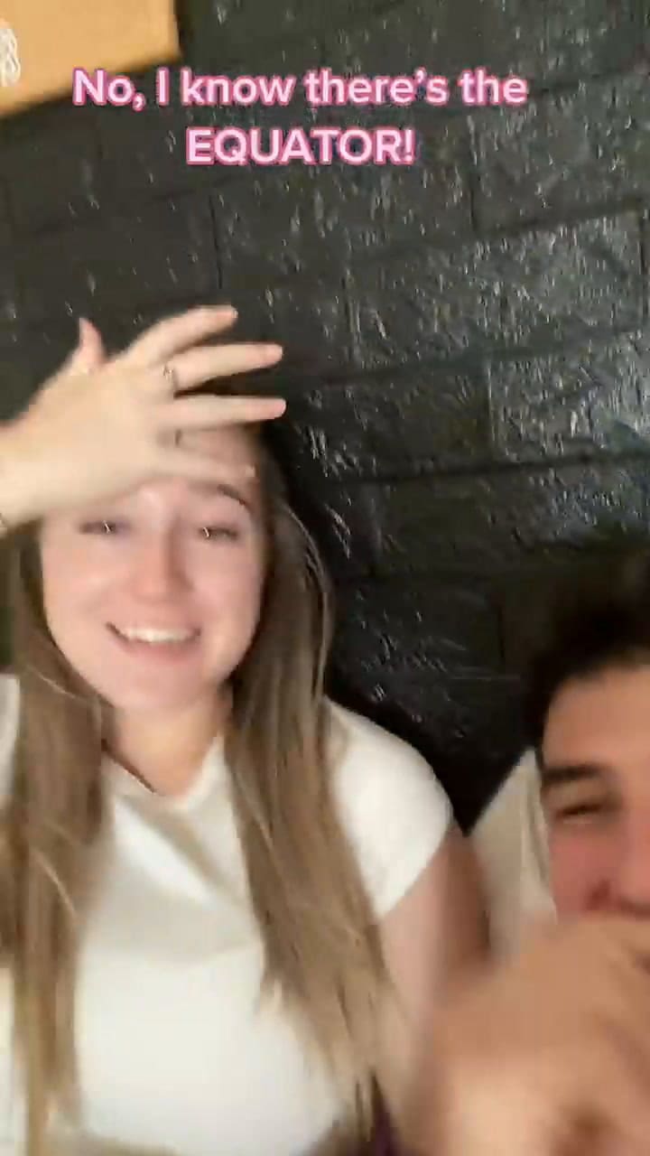 Se burla de la incredulidad de su novia porque en Argentina la Navidad es en pleno verano