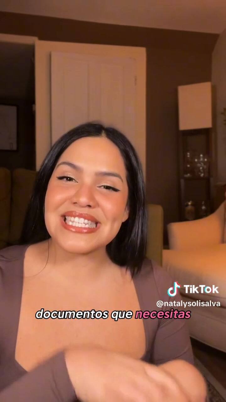 Es latina, tiene visa y revela cómo conseguir tu licencia de conducir y ID card
