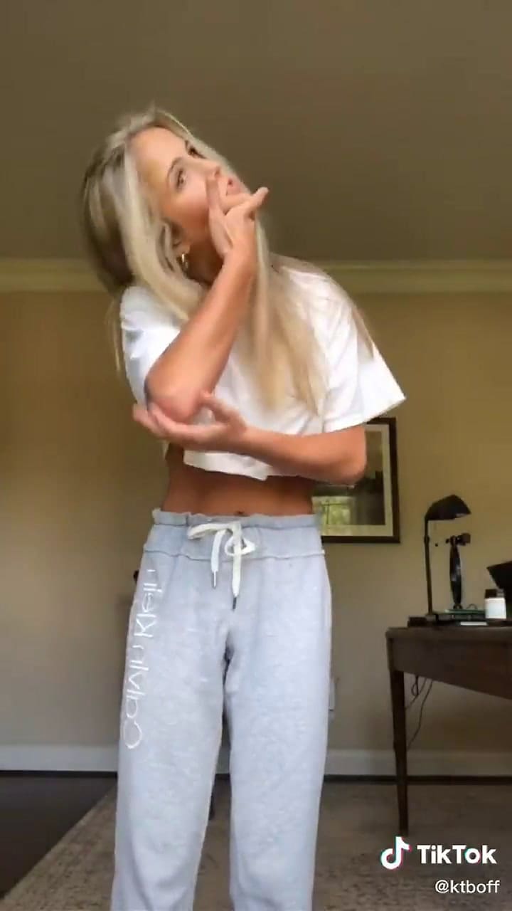 La joven que es furor en Tik Tok por sonarse las articulaciones de todo su cuerpo