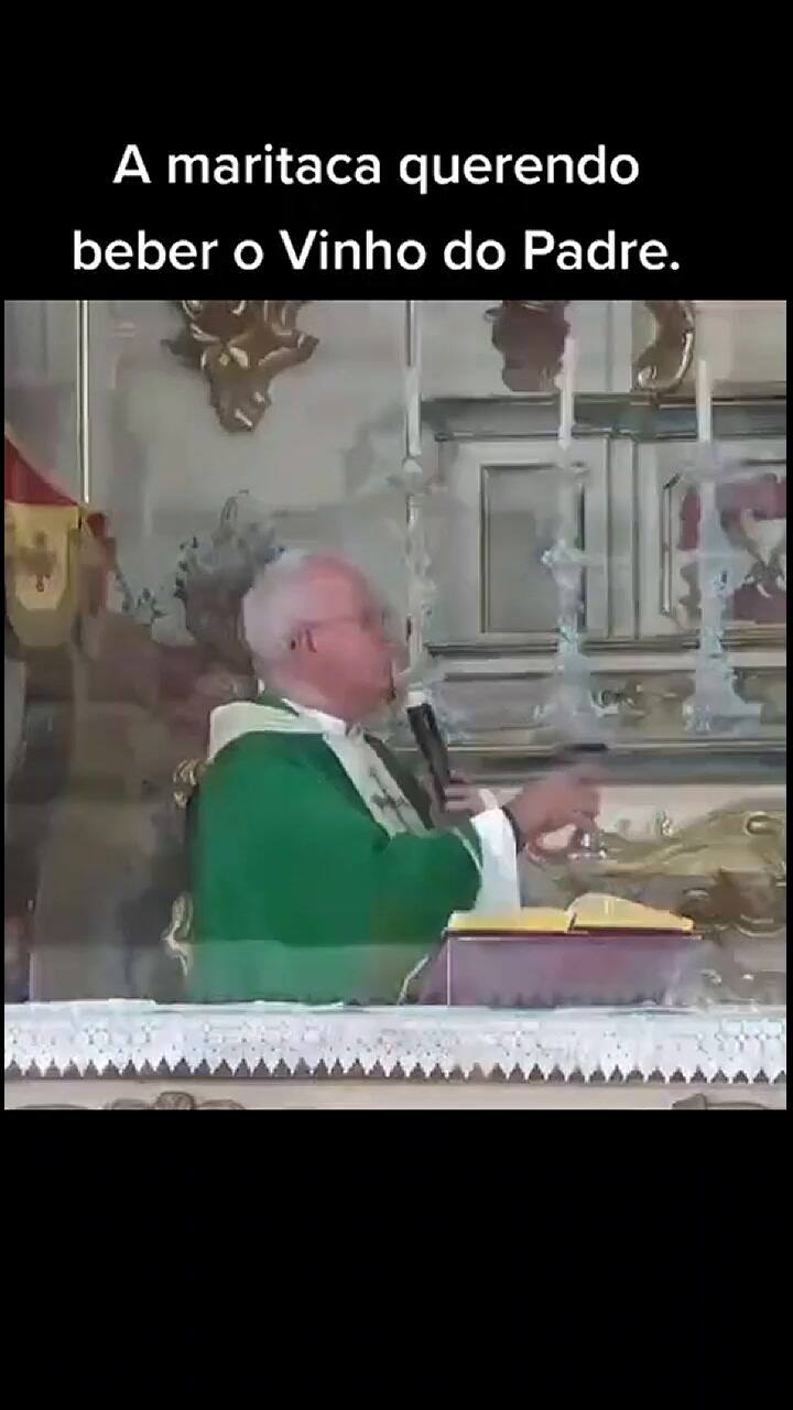 Un loro se metió en una misa e intentó tomarse el vino del sacerdote