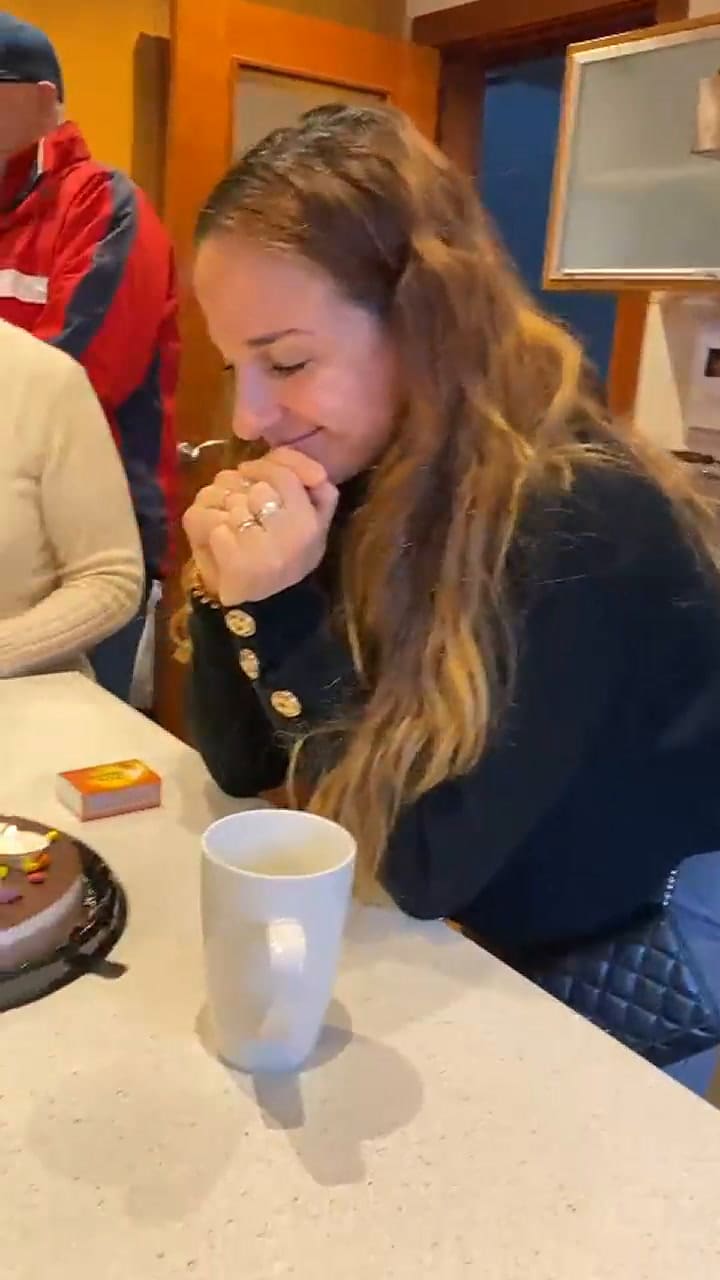 Feliz cumpleaños en ucraniano para María Emilia Aguirre en su día