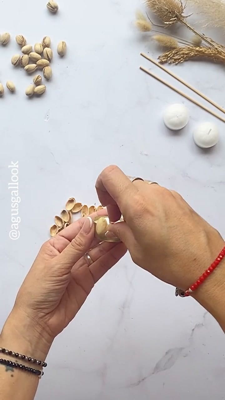 Posavelas decorado con cáscaras de pistacho