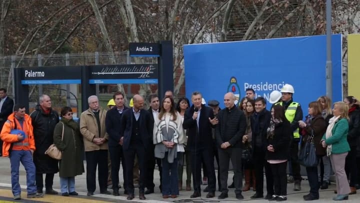 Viaducto San Martín: Ya llega el tren a Retiro. Fuente: Youtube