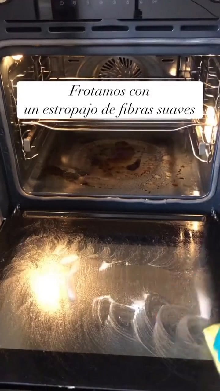 Ni bicarbonato ni detergente, el producto ideal para limpiar el horno