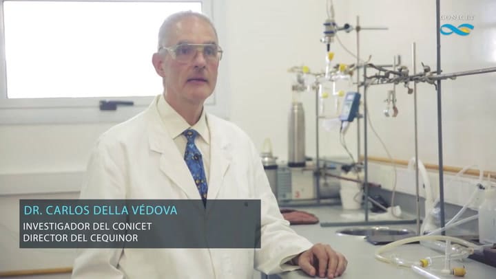 Científicos aseguran que, originalmente, la bandera argentina era azul y blanca