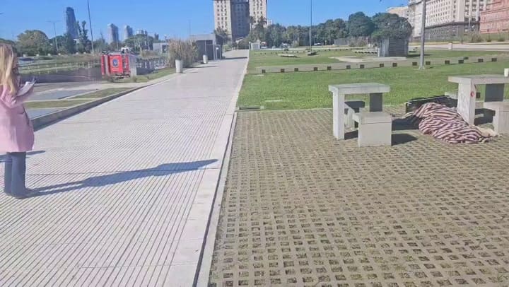 Susto en un playa subterránea cerca de Puerto Madero: un colectivo sufrió una explosión y 31 personas debieron ser asistidas por el SAME