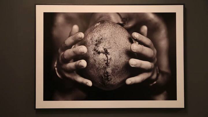 Un artista que muestra la realidad de Ciudad Oculta y su gente