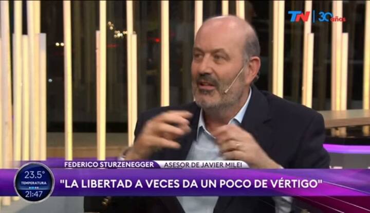 La polémica comparación con la que Sturzenegger explicó las desregulaciones del megadecreto