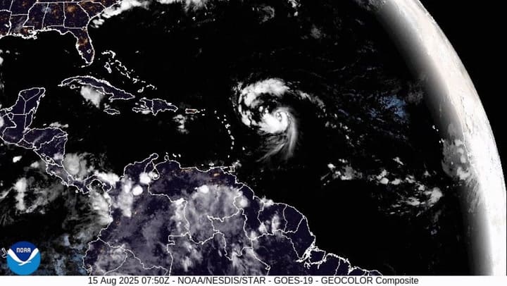 Imágenes satelitales del avance de Erin