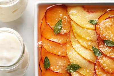 Combiná los duraznos con las ciruelas en este postre riquísimo