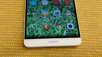 Huawei redujo los biseles de la pantalla todo lo posible para hacer más compacto el equipo