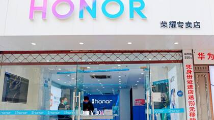 Huawei se desprendió de Honor, la marca de sus celulares más económicos.