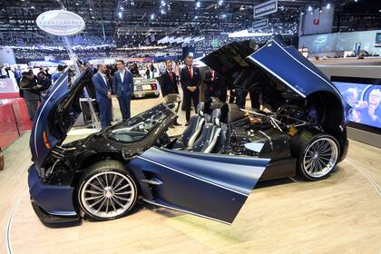 Huayra Roadster presenta el nuevo automóvil "Pagani" en el segundo día de prensa del Salón de Ginebra, que se celebrará del 7 al 17 de marzo de 2019.