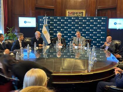 Hubo diversos funcionarios en el lanzamiento de los créditos