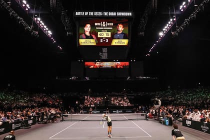 Hubo estadio lleno en Dubái para presenciar el choque entre Nick Kyrgios y Aryna Sabalenka