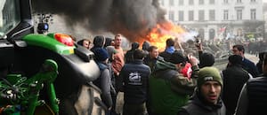 Qué hay detrás de la masiva protesta de agricultores europeos que se oponen al acuerdo con el Mercosur