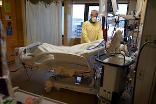 Hubo más de 150.000 muertes por COVID-19 no contabilizadas en EE.UU. al inicio de la pandemia: estudio