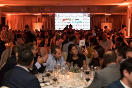 Hubo más de 300 invitados a la cena