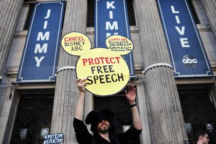 Hubo protestas en la ciudad de Los Ángeles desde donde se emite Jimmy Kimmel Live para que regrese a la programación