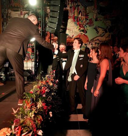 Hubo show en vivo del artista Benjamin Hav, una sorpresa de la reina Margarita para su nieto. Los herederos bailaron y, en el palacio las princesas herederas se destacaron en primera fila con sus tiaras