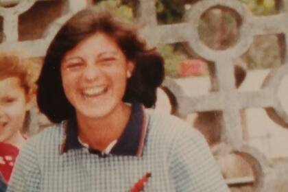 “Hubo un tiempo en que busqué la manera de generar más ingresos para solventar los gastos mensuales que superaban el monto de lo que percibía como haberes de ambos cargos docentes”.